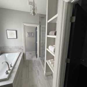 clean-bathroom-by-black-owned-maid-service-in-atlanta-17